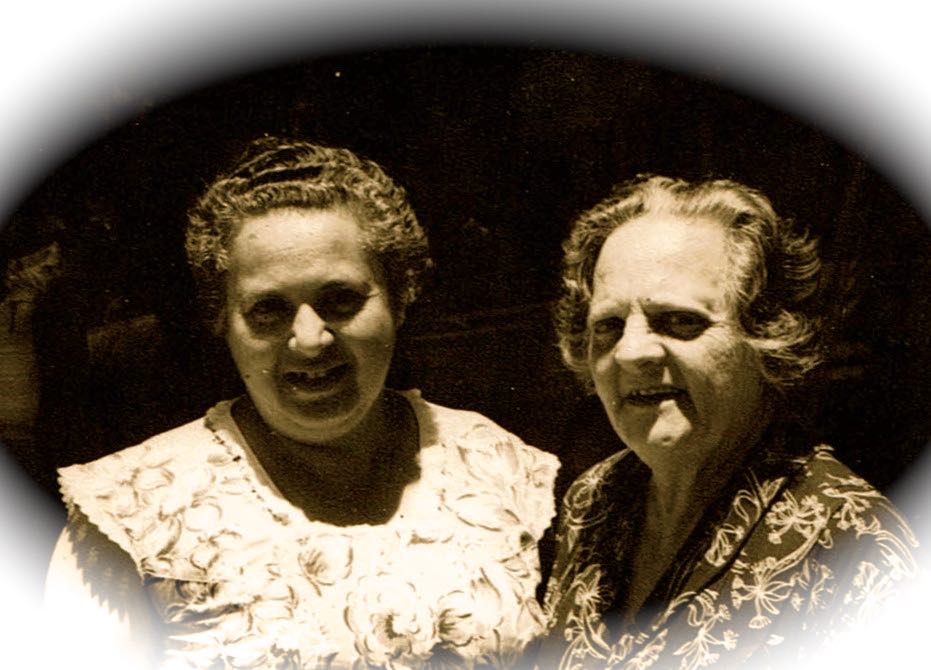 עם אחותה הבכירה גרטלה
